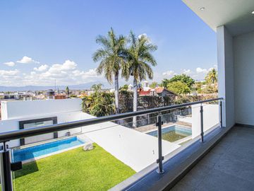 ESPECTACULAR CASA EN EXCLUSIVO FRACC EN BURGOS