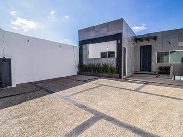 ESPECTACULAR CASA EN EXCLUSIVO FRACC EN BURGOS