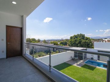 ESPECTACULAR CASA EN EXCLUSIVO FRACC EN BURGOS