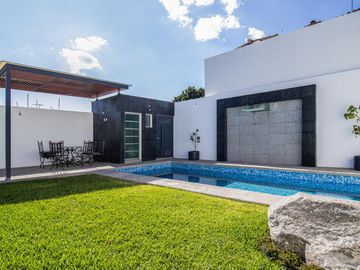 ESPECTACULAR CASA EN EXCLUSIVO FRACC EN BURGOS