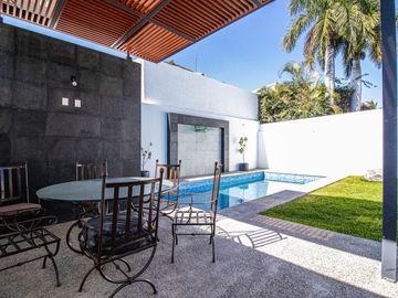 ESPECTACULAR CASA EN EXCLUSIVO FRACC EN BURGOS
