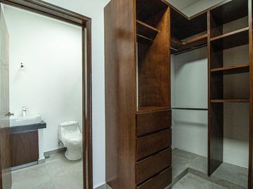 ESPECTACULAR CASA EN EXCLUSIVO FRACC EN BURGOS