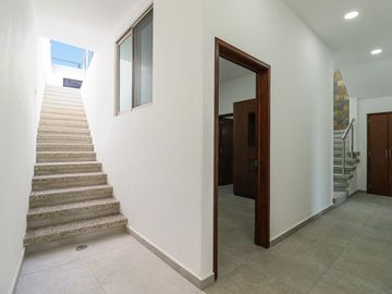 ESPECTACULAR CASA EN EXCLUSIVO FRACC EN BURGOS