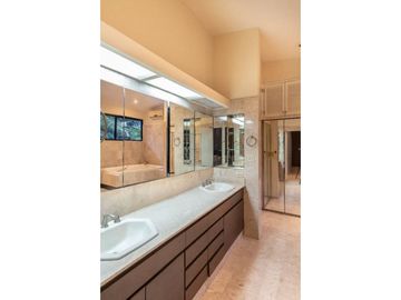 VENTA CASA EN OBARRIO COMERCIAL O RESIDENCIAL AMPLIA