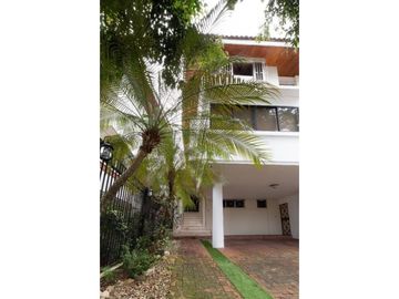 VENTA CASA EN OBARRIO COMERCIAL O RESIDENCIAL AMPLIA