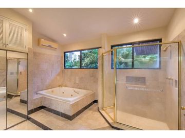 VENTA CASA EN OBARRIO COMERCIAL O RESIDENCIAL AMPLIA
