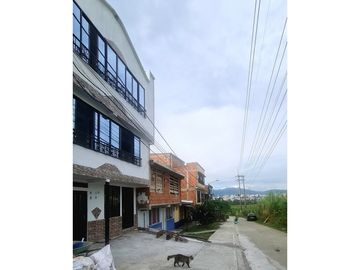 OPORTUNIDAD UNICA! EN VENTA CASA DE TRES PISOS EN SAMARIA