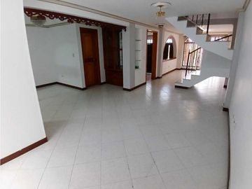 Amplia casa en la Villa, en la Pereira