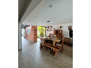 Espectacular casa esquinera en conjunto, sector Bombay, Dosquebradas