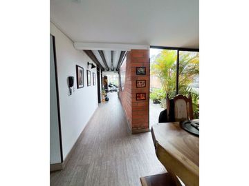 Espectacular casa esquinera en conjunto, sector Bombay, Dosquebradas