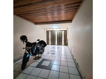 EN VENTA AMPLIA CASA LOTE EN DOSQUEBRADAS