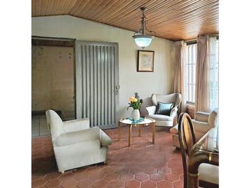 EN VENTA AMPLIA CASA LOTE EN DOSQUEBRADAS