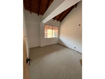 HERMOSA TOWNHOUSE - ALTOS DE TANAMBI