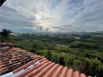HERMOSA TOWNHOUSE - ALTOS DE TANAMBI