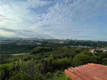 HERMOSA TOWNHOUSE - ALTOS DE TANAMBI
