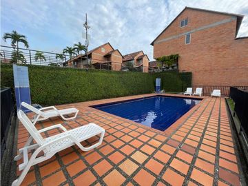 HERMOSA TOWNHOUSE - ALTOS DE TANAMBI