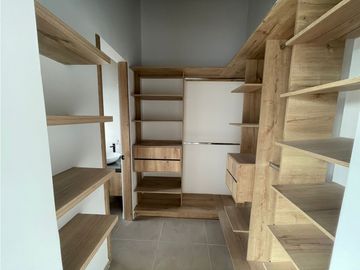 HERMOSA TOWNHOUSE - ALTOS DE TANAMBI