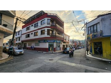 Casa esquinera comercial en San Fernando, Dosquebradas