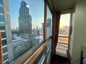 2 Bedroom Condo for sale at Sathorn House