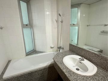 2 Bedroom Condo for sale at Sathorn House