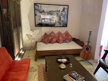 Casa para Renovar: Amplio Terreno a Pasos del Centro-San Antonio