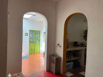 Casa para Renovar: Amplio Terreno a Pasos del Centro-San Antonio