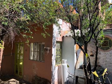Casa para Renovar: Amplio Terreno a Pasos del Centro-San Antonio