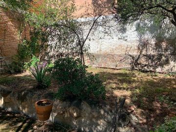 Casa para Renovar: Amplio Terreno a Pasos del Centro-San Antonio