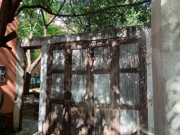 Casa para Renovar: Amplio Terreno a Pasos del Centro-San Antonio
