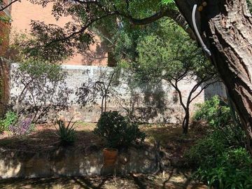 Casa para Renovar: Amplio Terreno a Pasos del Centro-San Antonio