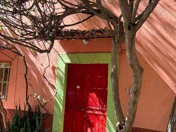 Casa para Renovar: Amplio Terreno a Pasos del Centro-San Antonio
