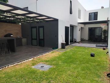 CASA EN VENTA EN GRAN CAPRICHO CUMBRES DEL LAGO JURIQUILLA QUERETARO