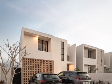 CASA EN VENTA MERIDA, ZONA NORTE, EXCLUSIVO RESIDENCIAL DE 19 LOTES