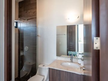 CASA EN VENTA MERIDA, ZONA NORTE, EXCLUSIVO RESIDENCIAL DE 19 LOTES