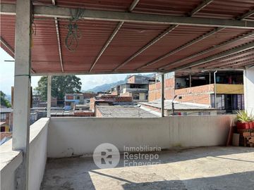 Casa con renta en venta, barrio Villa Juanita, Villamaria