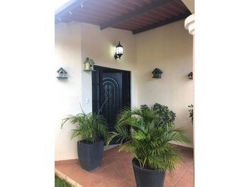 VENTA CASA BRISAS DEL GOLF 3REC LB