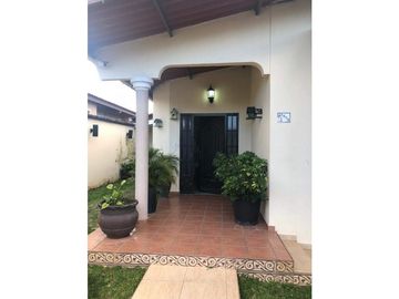 VENTA CASA BRISAS DEL GOLF 3REC LB