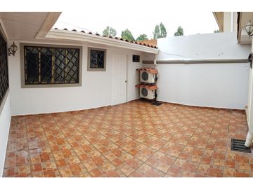 VENTA CASA VILLA DI FIRENZE ALBROOK CLAYTON 4REC VACIA