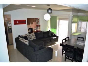 Duplex 3 ambientes con terraza y parrilla propia