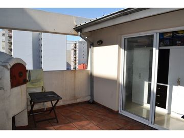 Duplex 3 ambientes con terraza y parrilla propia