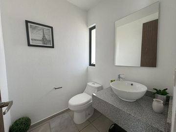 Casa nueva en venta  por Vialidad López Portillo, fraccionamiento residencial cerca del aeropuerto de Toluca, parque Toluca 2000 y Plaza Santin.