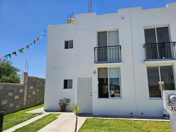 Casa en Venta en Fracc. QUINTAS NAVARRA Torreón Coah. Modelo MALVASIA