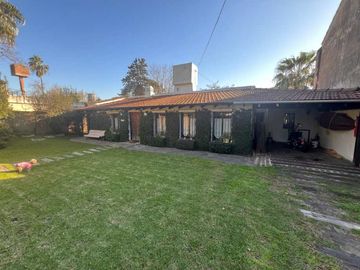 Chalet en venta en Castelar Sur