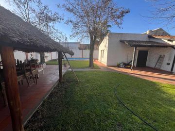 Chalet en venta en Castelar Sur