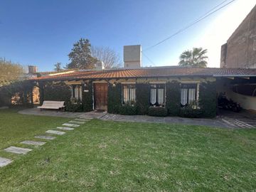 Chalet en venta en Castelar Sur