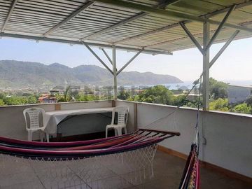 En venta casa rustica amoblada vista al mar en Puerto López