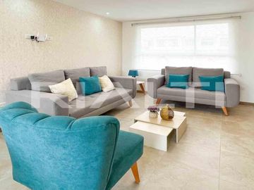 Calderon, Casa 3 Habitaciones con Terraza y Dos Parqueaderos
