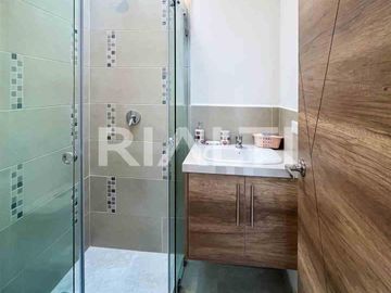 Calderon, Casa 3 Habitaciones con Terraza y Dos Parqueaderos