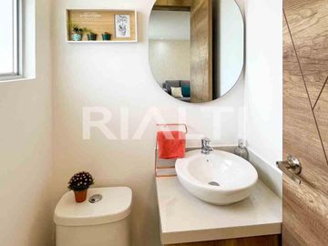 Calderon, Casa 3 Habitaciones con Terraza y Dos Parqueaderos