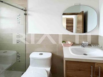 Calderon, Casa 3 Habitaciones con Terraza y Dos Parqueaderos